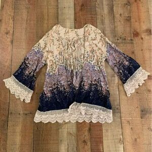 Listicle womens open front floral lightweight top with lace embroidery detail -M